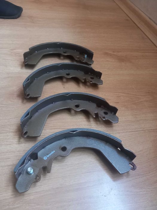 Накладки за Mitsubishi Carisma