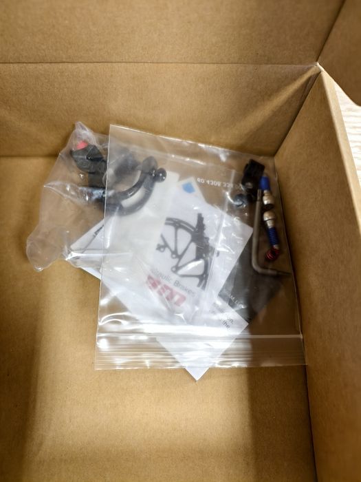 НОВИ в кутии Sram Level Silver Stealth 4-Piston спирачки 2024велосипед