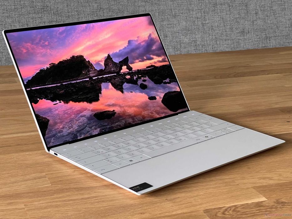 ULTRA Dell XPS 13 9340 ! Model deosebit! Intel Core ULTRA7-155 / 64GB DDR5 / 1TB SSD Nvme / 13.5inch 1920 x 1200 / Touchbar!
