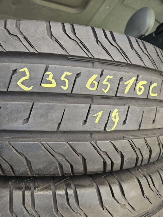 Гуми 235/65/16С 2 броя  Бусови