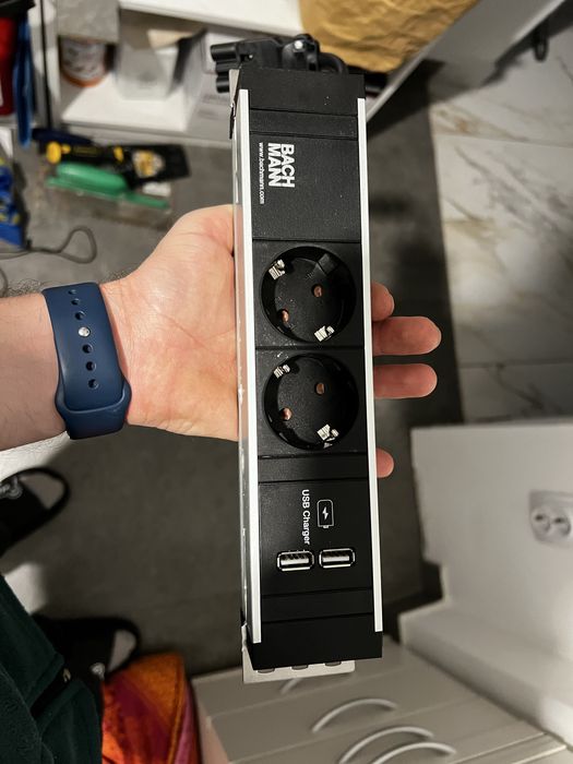 Prelungitor/Priza BachMann cu sistem pentru prindere pe birou