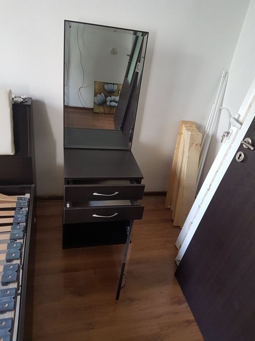 Комплект шкаф с огледало и чекмеджета и шкаф с чекмеджета