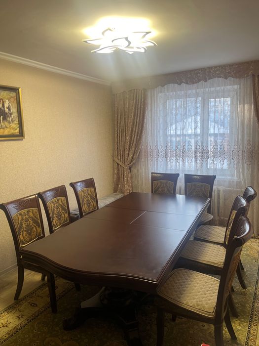 Продается бордовый стол Чистое дерево