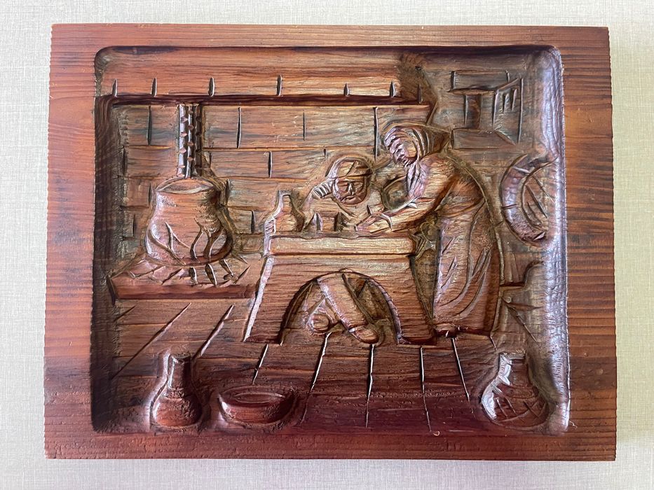 Старинна ръчно правена дърворезба. Традиционен български стил.