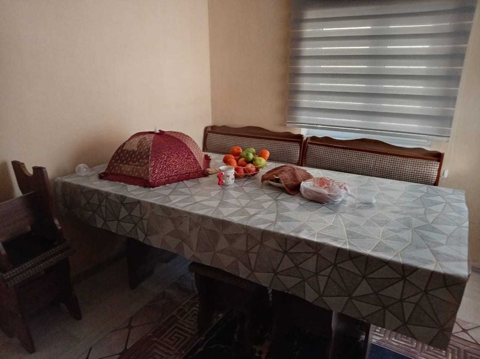 Срочно продам диван и кухонный стол