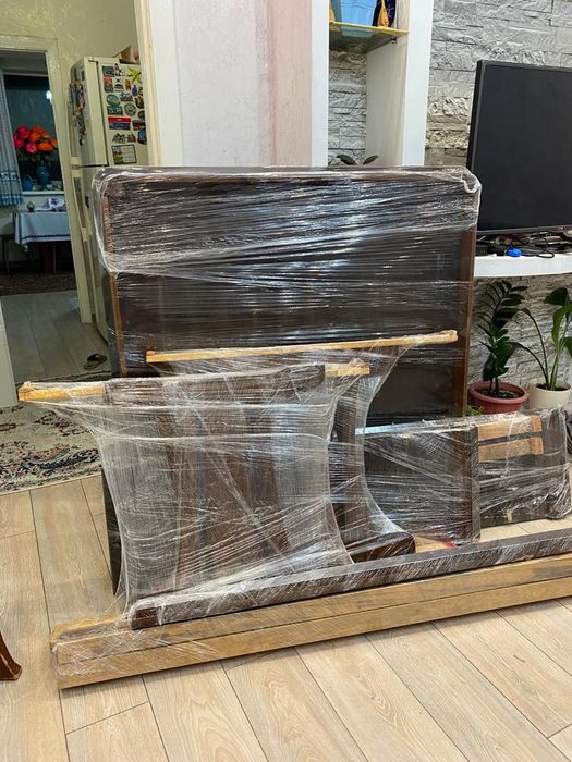 Продам гостинный стол, самовывоз