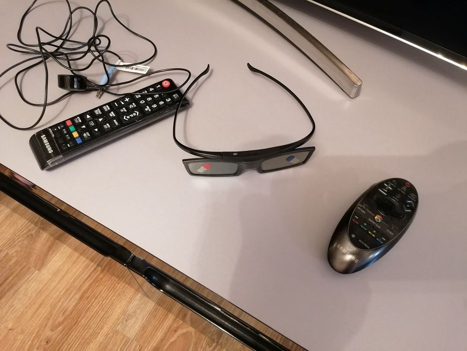 Vând televizor Samsung H 8000 curbat