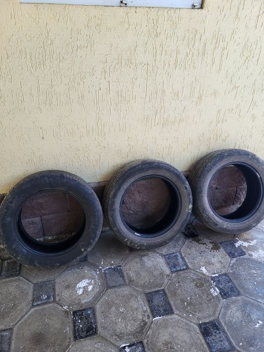 Продам резину . 16 летние