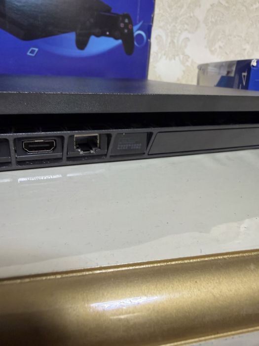Ps4 slim практически новый