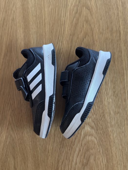 Маратонки Adidas 26 номер