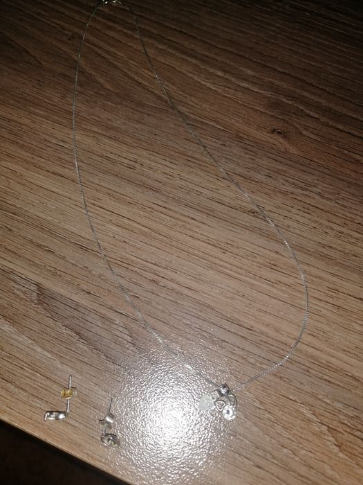 Комплект сребърни обеци и синджира с медальон с формата на обеците