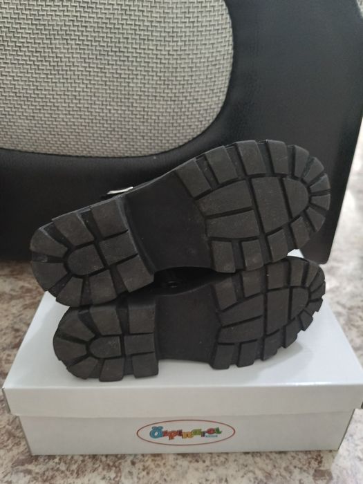 Ботинки на девочек, угги