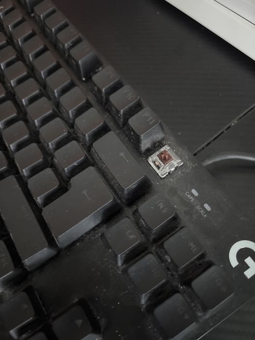 Продавам Logitech TKL клавиатура