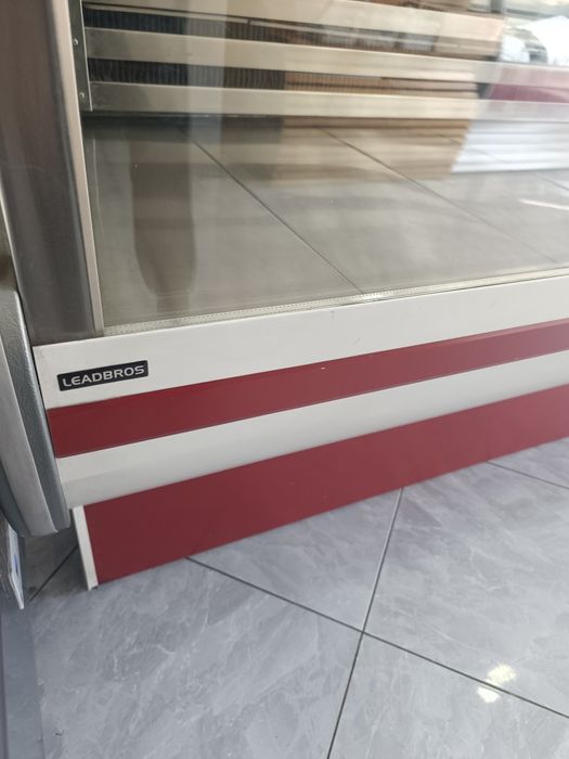 Витриный холодильник