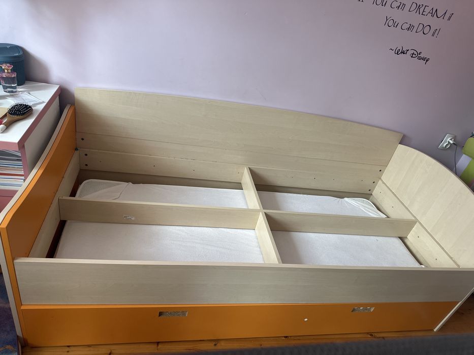 Легло с издърпване