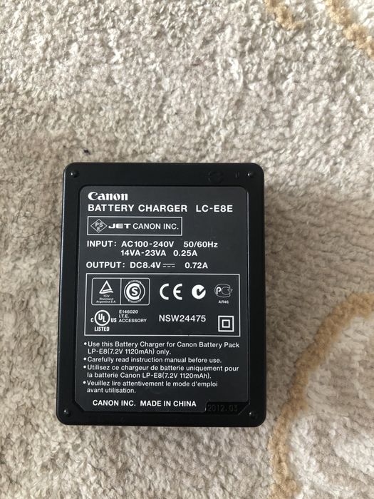 Продам Canon 550D с обьективом