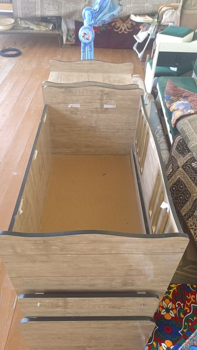 Bolalar kravati holati yangi