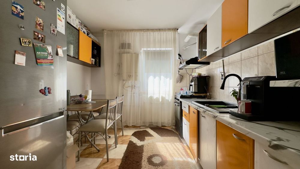 Apartament 4 camere, etaj intermediar, zona CET – ideal pentru famil