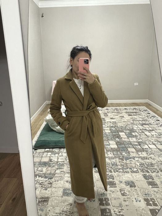 Продам пальто зимняя и жилет безрукавку