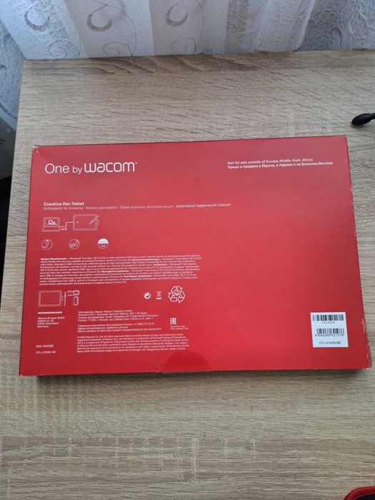 Tableta grafică One by Wacom, Medium, Red