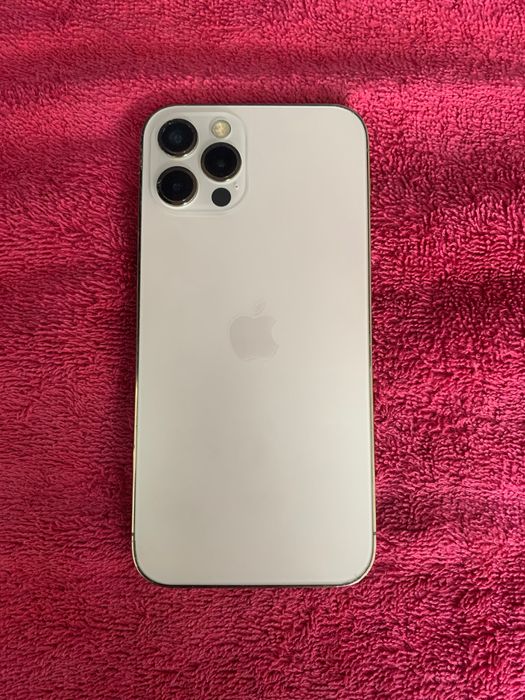 Продавам златист iPhone 12 Pro 128gb