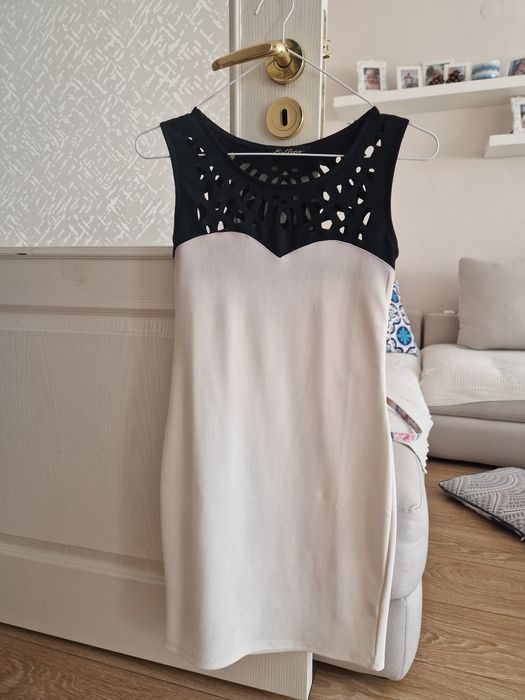 Рокля в черно и Бяло