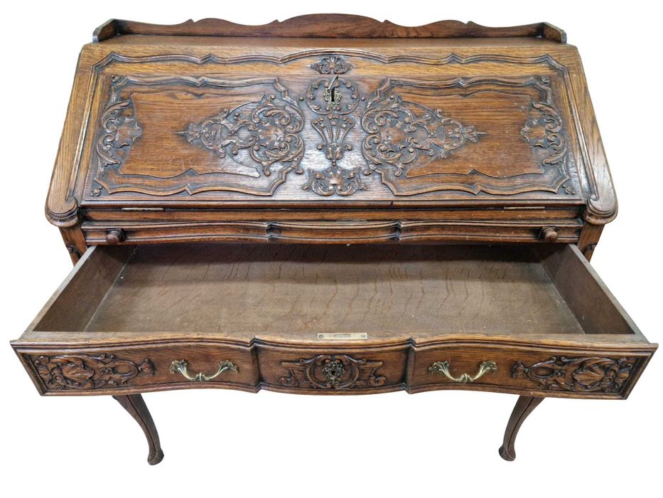 Ръчно резбован френски секретер писалище от масивен дъб