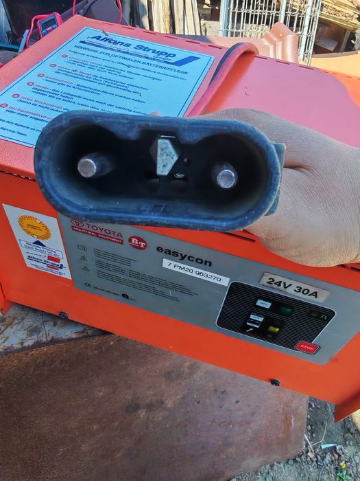 Зарядна станция(24V 30A)за промишлени батерии