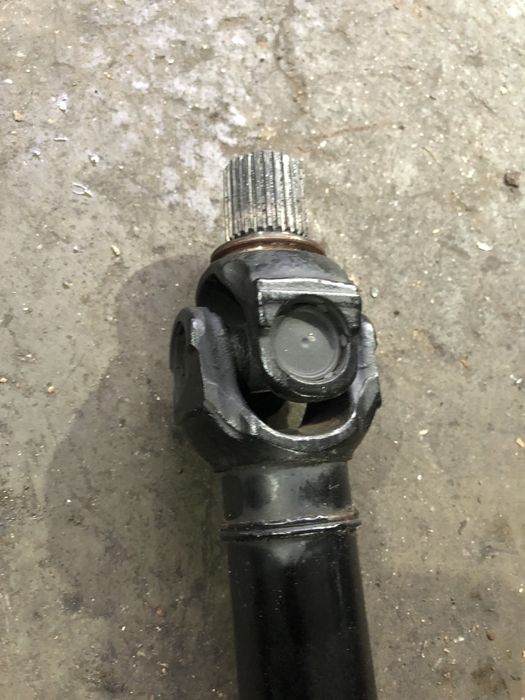 Преден кардан бмв х5/х6 е70/71 4.0д ( kardan bmw x5/x6 e70/71 4.0d)