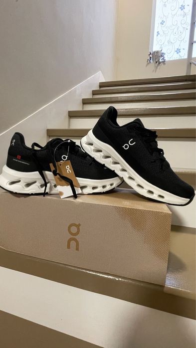 Продам кроссовки премиум класса