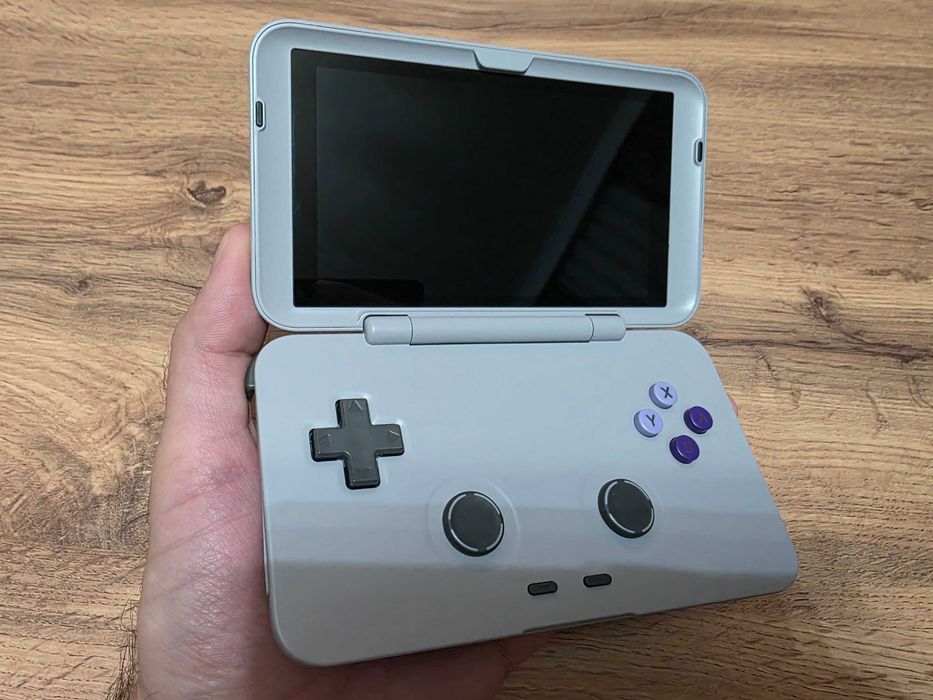 Продам игровую приставку Retroid Pocket Flip
