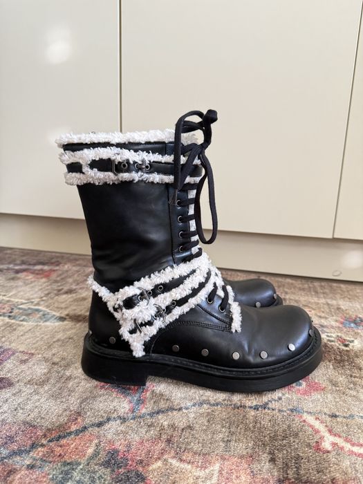 Новые высокие ботинки Charles & Keith
