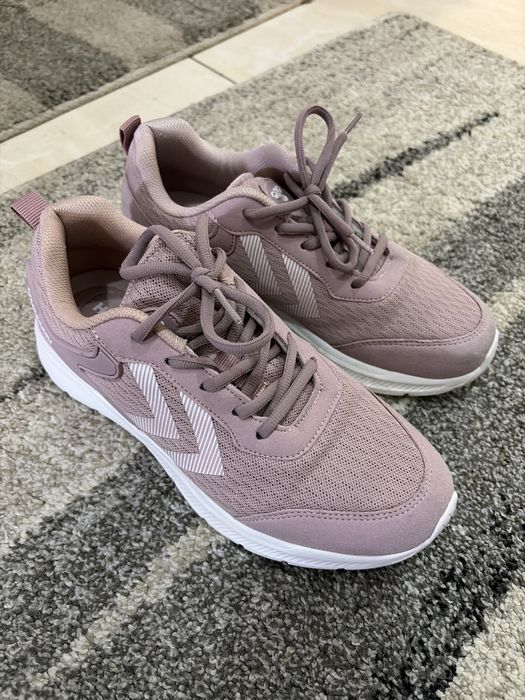 Продаю кроссовки Hummel 37 размер