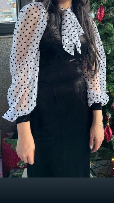 платье черный с горошками