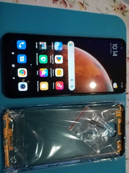 Продавам Redmi note 9 със подарък чисто нов заден капак и нови бутони