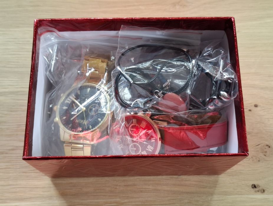 Много Красив Дамски и Мъжки подаръчен Комплект .