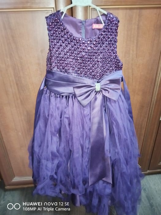 Платье для девочки. Красивое. От 6 до 8 лет