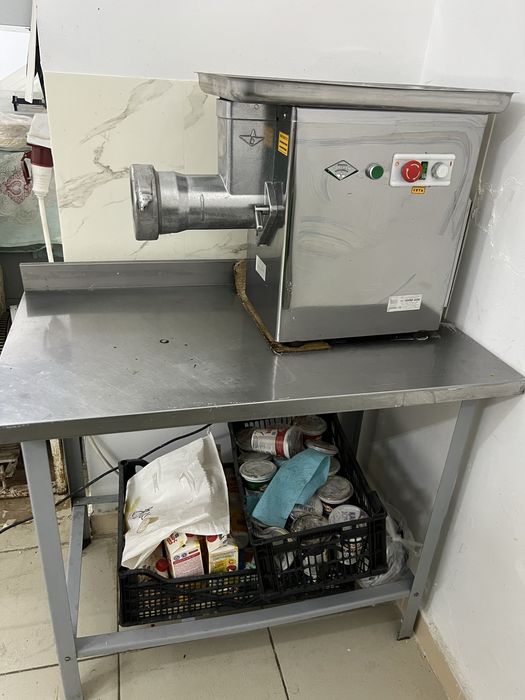 Продаётся промышленная мясорубка MIM-600