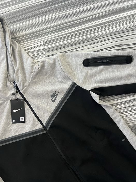 Trening Tech gri cu negru de bumbac