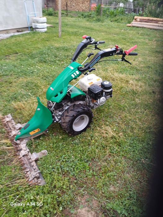 Vând cositoare  dela Husvarna  cu acte