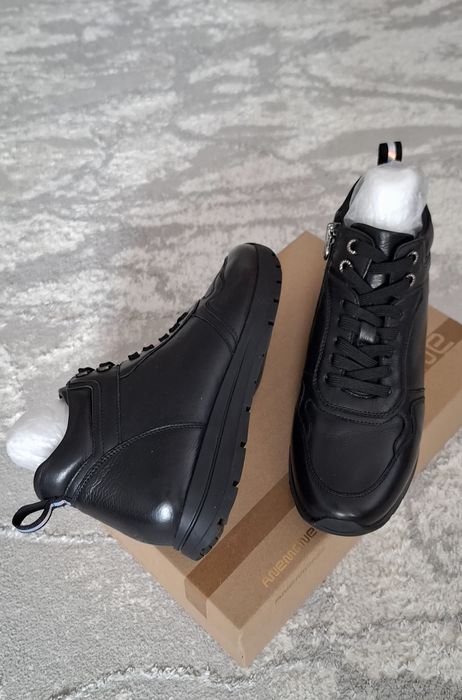 Кожанные женские кроссовки