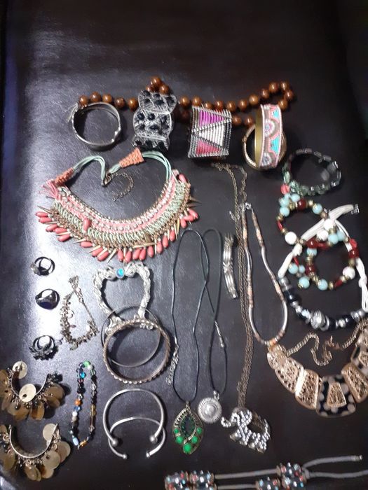 Бижутерия    автентична