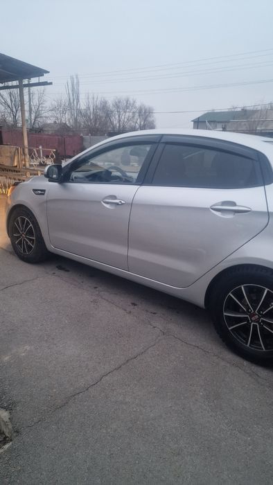 Продам машину Kia Rio