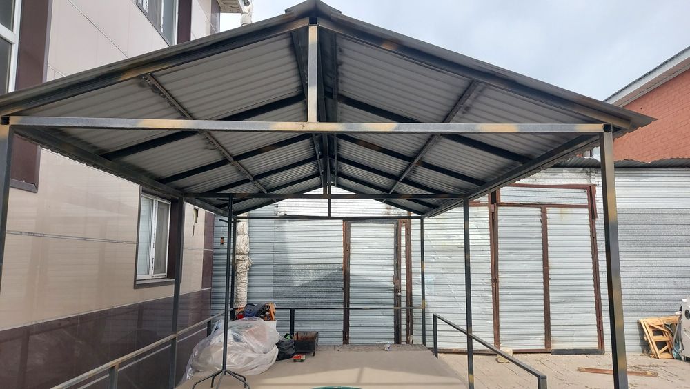 Продам топчан с навесом 2.5×5 м