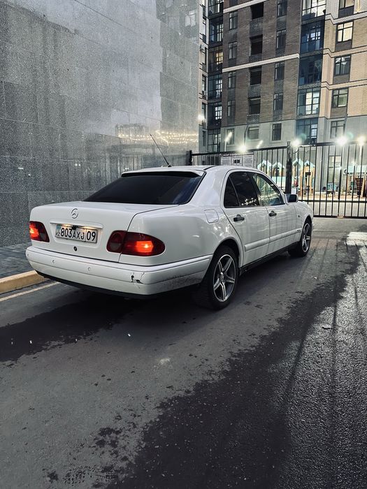 Продам Mercedes E200
