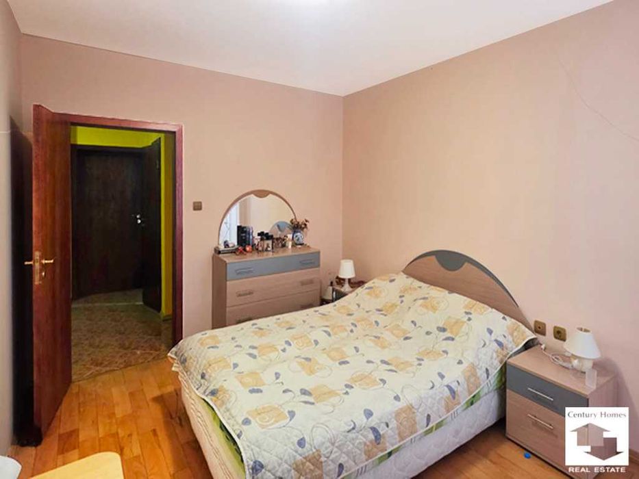 104993 Просторен тристаен апартамент до ОУ Емилиян Станев, В. Търново