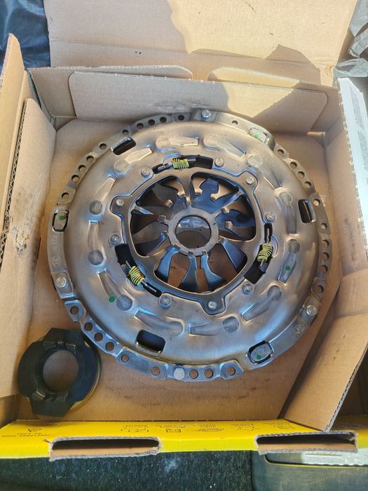 Чисто нов комплект съединител на LuK VW Golf 5  1.9 TDI