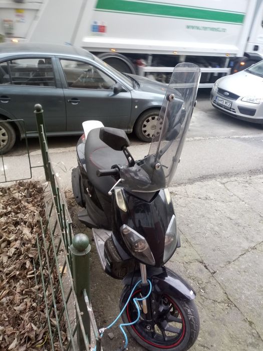 Vând scuter Aprilia