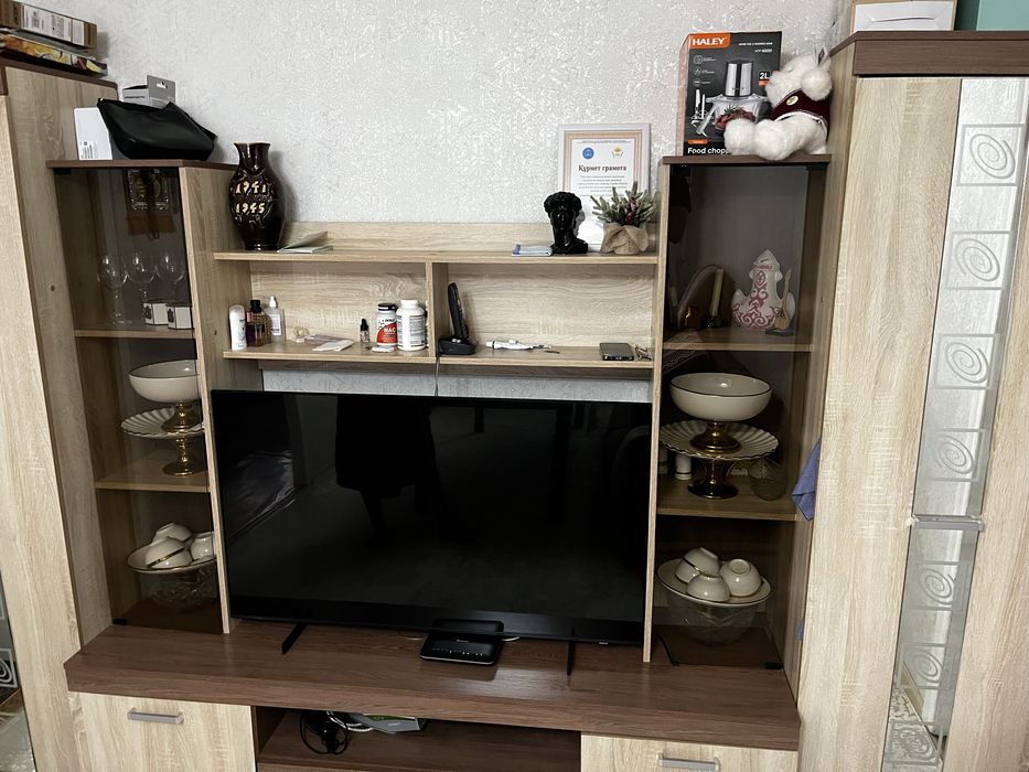 Стенка бело-коричневая