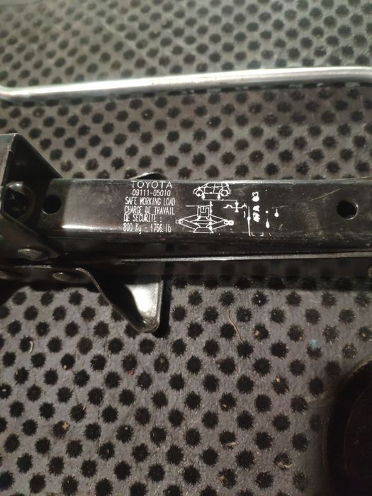 Домкрат оригинал Тойота